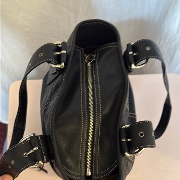 Elegant Black Leather Tote Bag - Picture 6 of 8